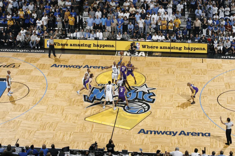怀旧经典！NBA官方分享2005年-2009年总决赛金杯LOGO地板